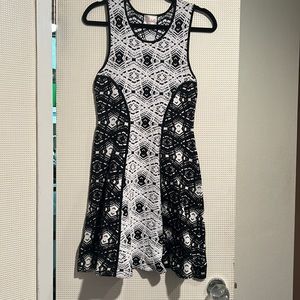 Parker Black & White Pattern Stretchy A Line Dress, Size M Worn once
